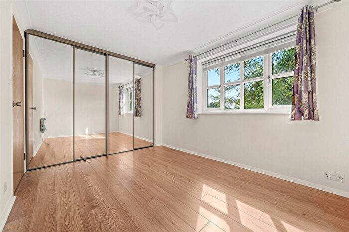 1 Bedroom Apartment For Sale In Townsend Close, Bracknell, Berkshire, RG12