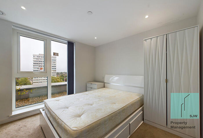 2 Bedroom Apartment To Rent In Sandpiper Building, London, N4