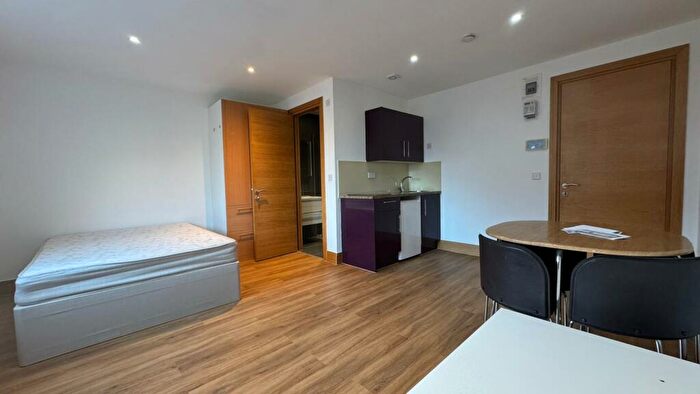 Studio To Rent In Sunny Gardens Road, Hendon, NW4