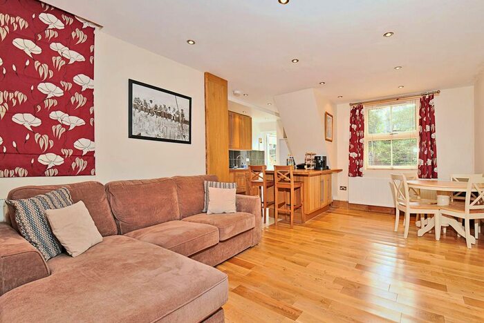 2 Bedroom Flat To Rent In Trentham Street, Wandsworth, London, SW18