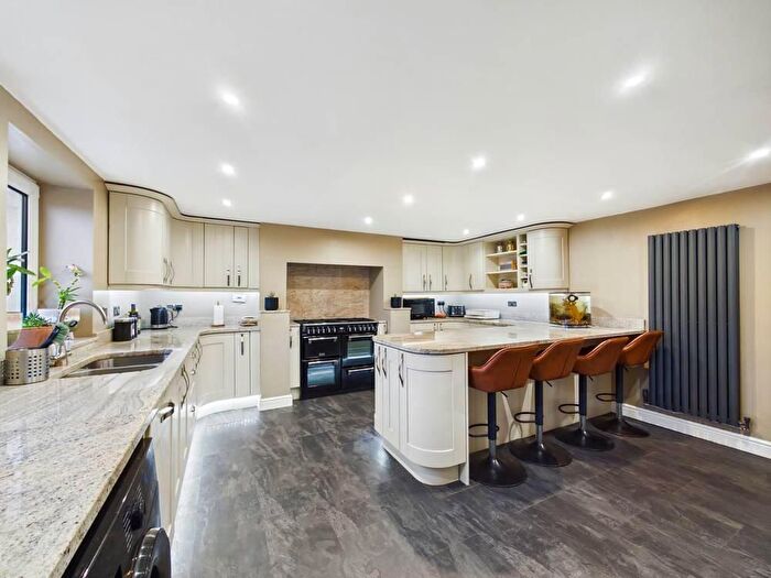 3 Bedroom End Terrace House For Sale In Leeds Road, Glasshoughton, Castleford, WF10