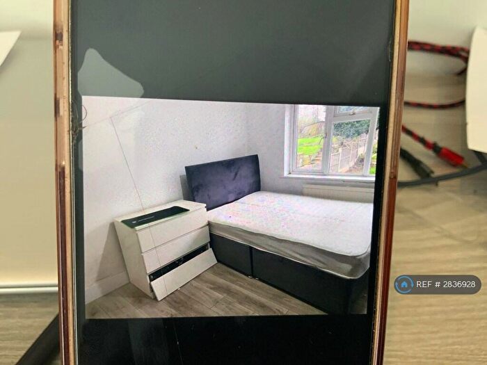 2 Bedroom Flat To Rent In High St, Studley, B80