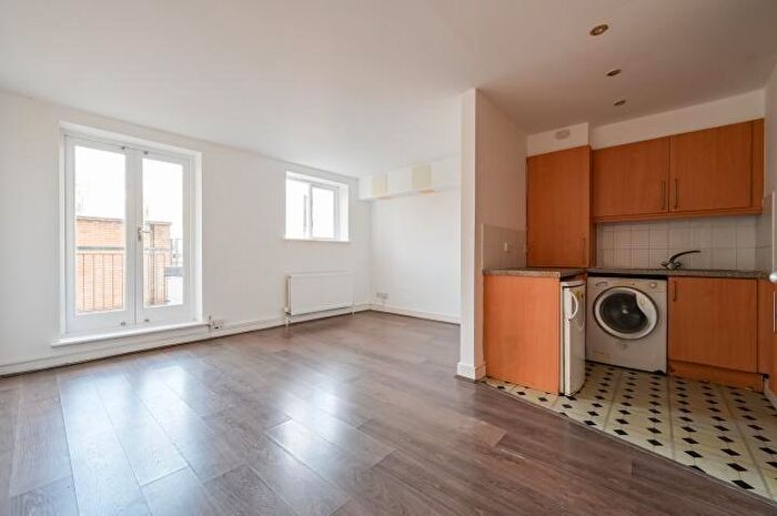 1 Bedroom Flat For Sale In Kingsbridge Court, Dockers Tanner Road, London, E14