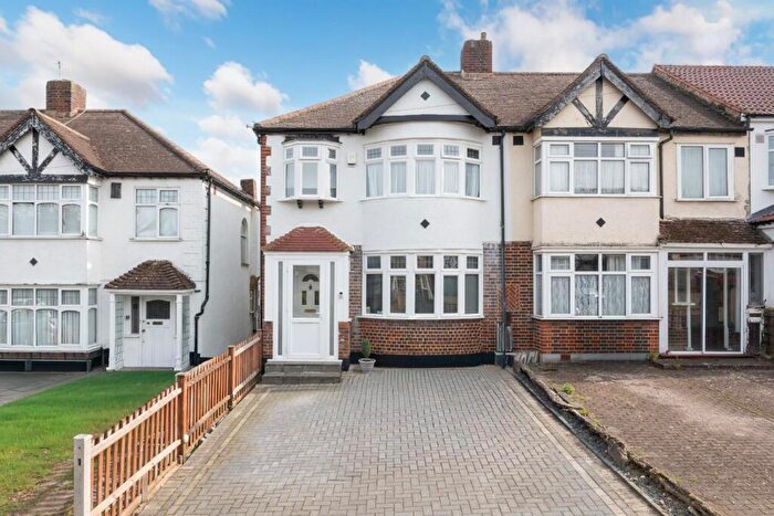 3 Bedroom End Of Terrace House For Sale In Elmstead Gardens, Worcester Park, KT4