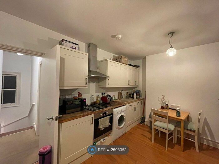 1 Bedroom Flat To Rent In Brook Drive, London, SE11