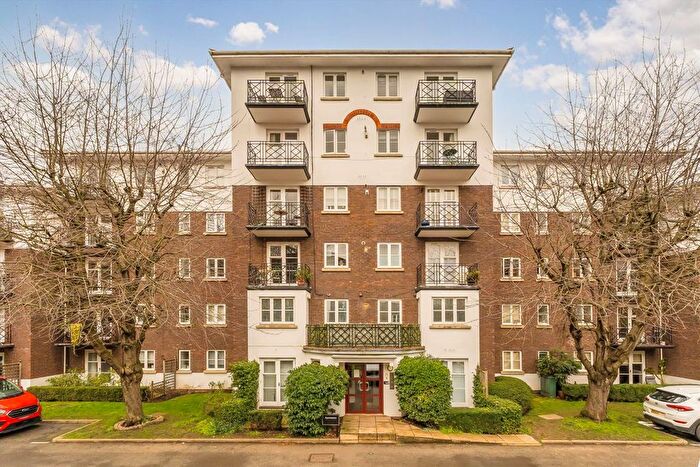 2 Bedroom Flat To Rent In Brompton Park Crescent, Fulham, SW6