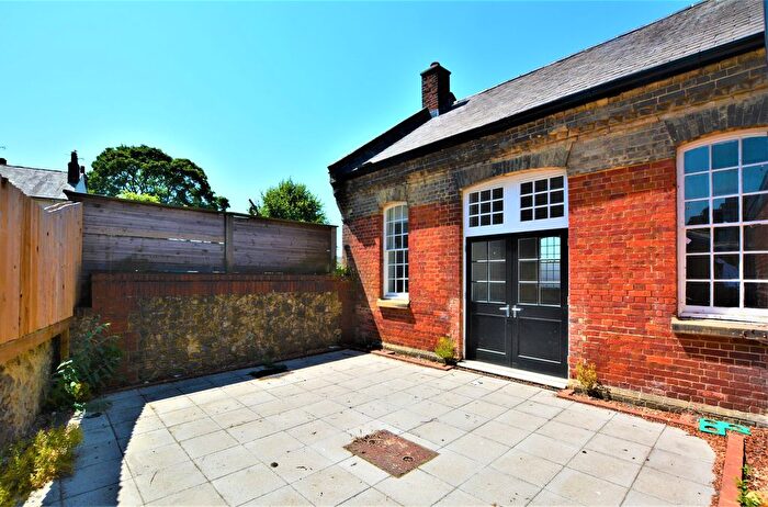 3 Bedroom Bungalow To Rent In Chart Road, Ashford, TN23