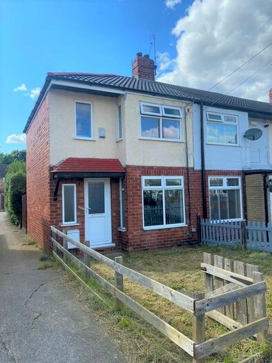 2 Bedroom End Of Terrace House To Rent In Moorhouse Road, Hull, HU5