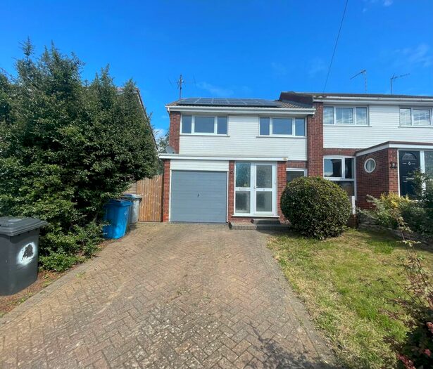 4 Bedroom Semi-Detached House To Rent In Wingate Close, Kettering, NN15