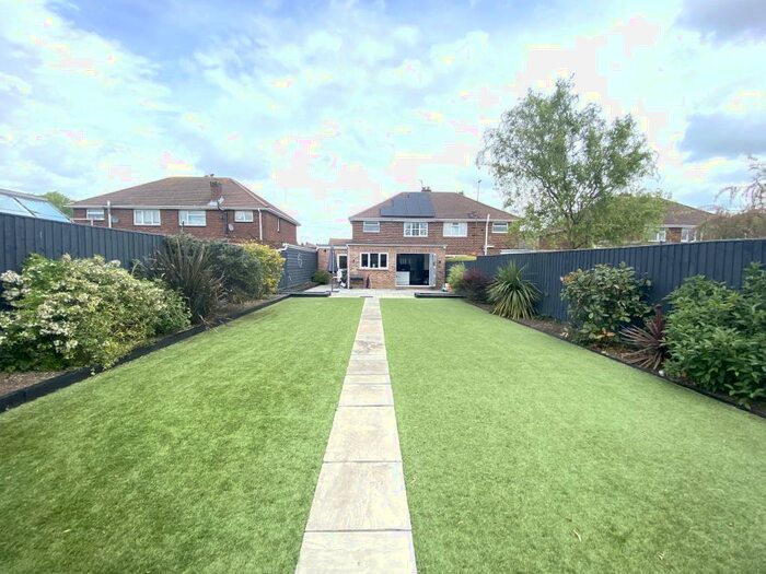 3 Bedroom House To Rent In Headlands Grove, Swindon, SN2