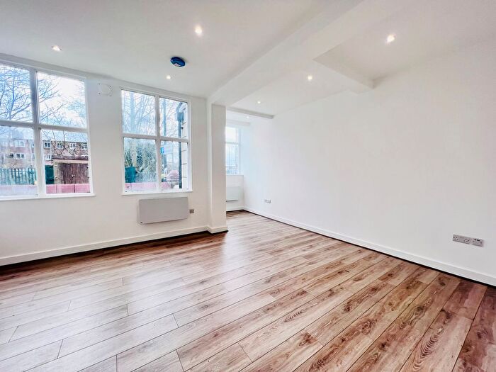 2 Bedroom Flat To Rent In A Railway Road, Manchester, M41