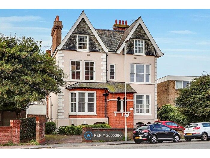 3 Bedroom Flat To Rent In Cheriton Gardens, Folkestone, CT20