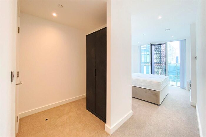 2 Bedroom Apartment To Rent In Elizabeth Tower, M15