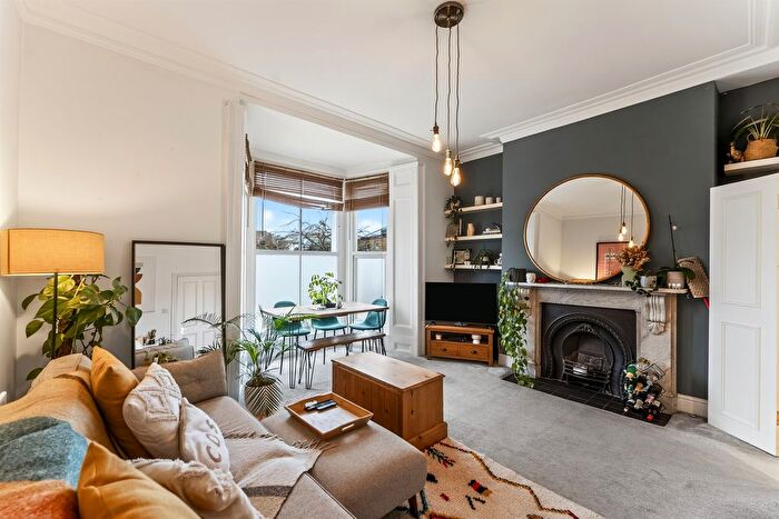 2 Bedroom Flat For Sale In Garratt Lane, London, SW17