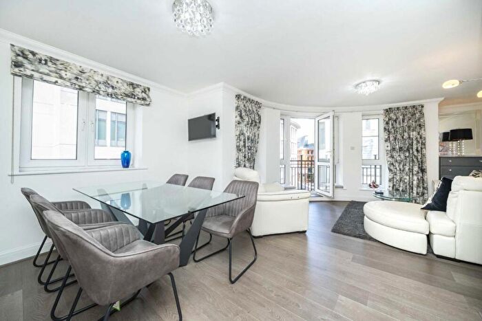 2 Bedroom Flat For Sale In Little Britain, Milton House, EC1A