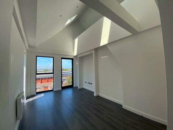 3 Bedroom Duplex To Rent In Roper Court, Ancoats, M4