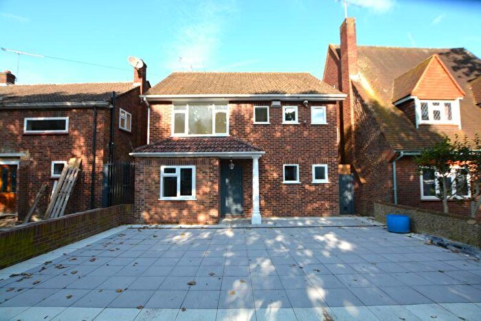 4 Bedroom Detached House To Rent In Upton Park, Slough, SL1