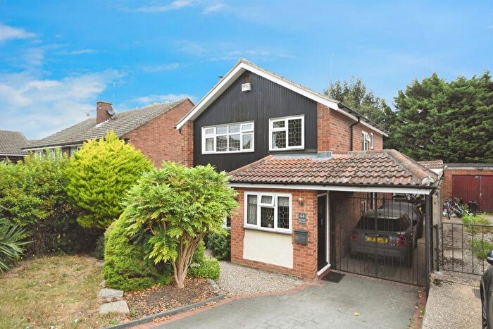 3 Bedroom Detached House For Sale In Barn Mead, Doddinghurst, Brentwood, CM15