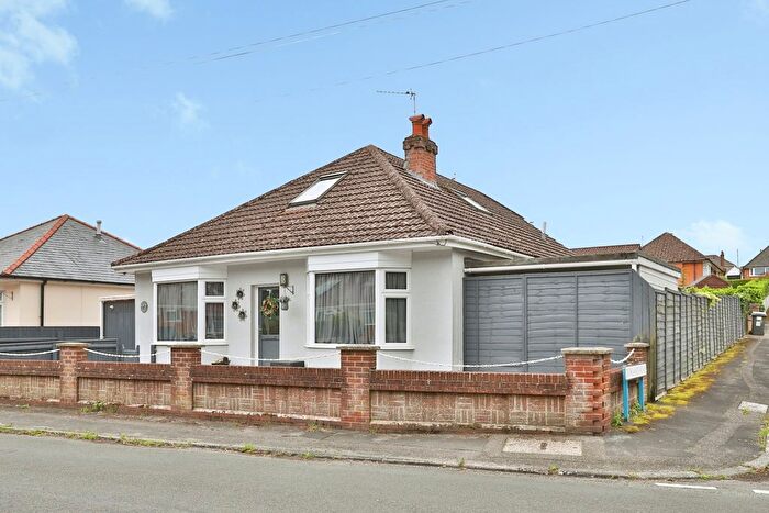 4 Bedroom Bungalow For Sale In Howeth Road, Bournemouth, Dorset, BH10