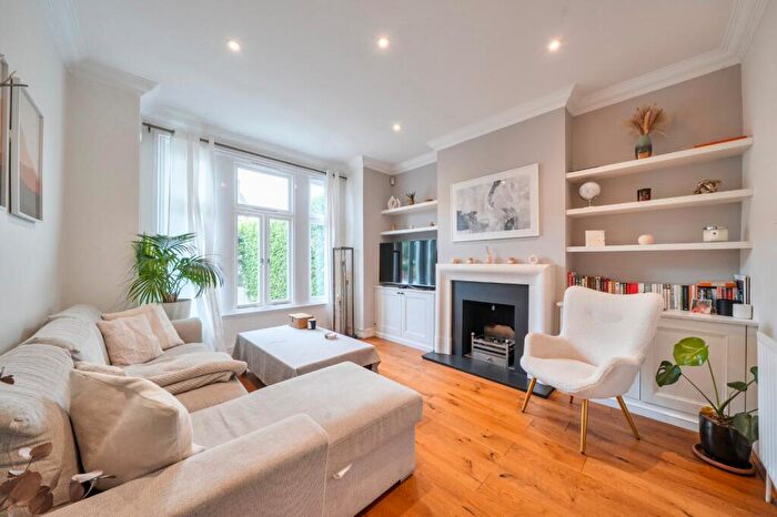 2 Bedroom Flat For Sale In Dornton Road, Balham, SW12