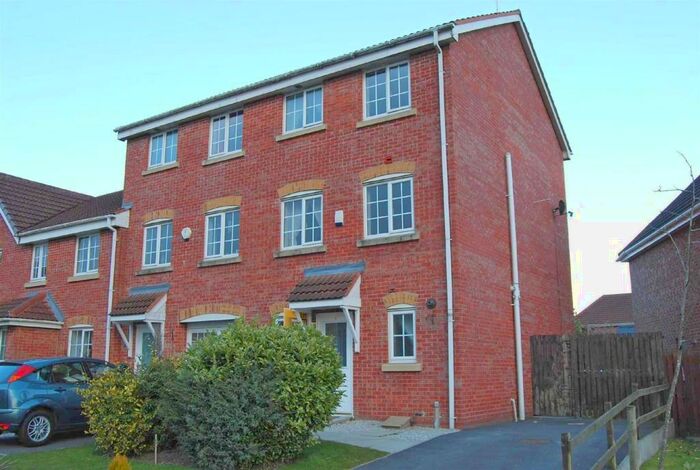 4 Bedroom Town House To Rent In Garsdale Close, Sandringham Park, Bury, BL9