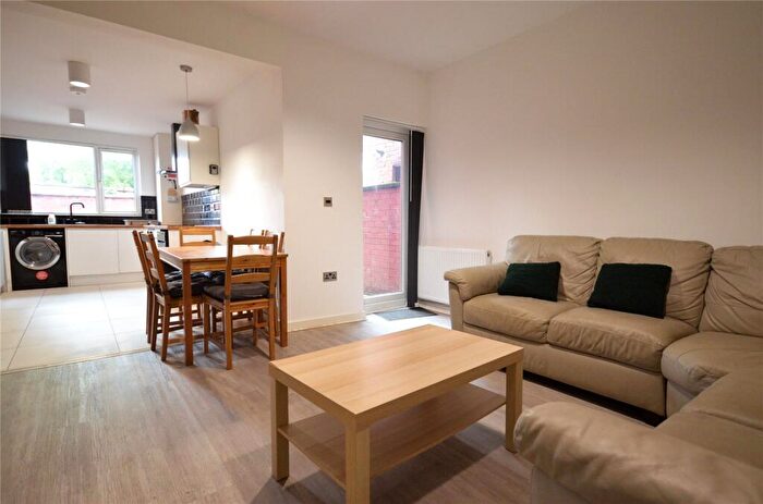 6 Bedroom House To Rent In East Grove, Manchester, Greater Manchester, M13