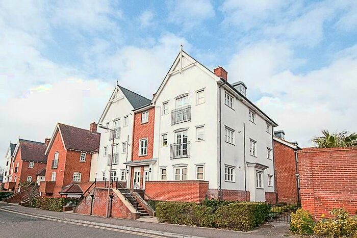 2 Bedroom Apartment To Rent In Chatham Way, Brentwood, Essex, CM14