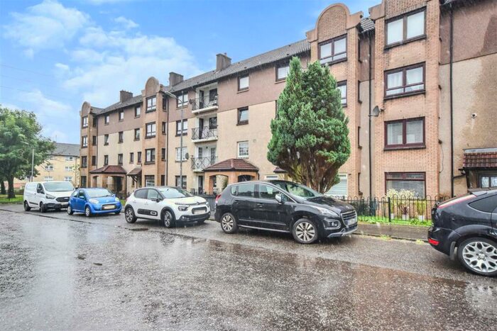 3 Bedroom Flat To Rent In Craighaw Street, Clydebank, G81