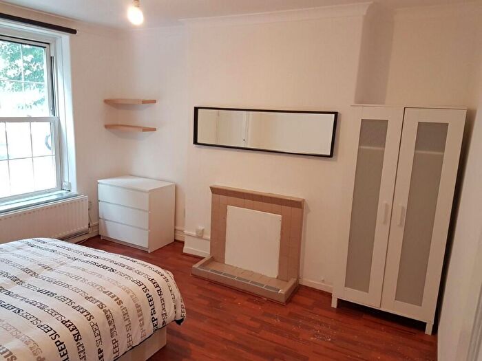 3 Bedroom Flat To Rent In Chicksand Street, London, E1