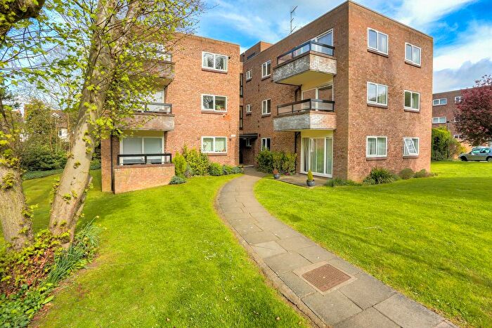 2 Bedroom Apartment To Rent In Milton Road, Harpenden, Hertfordshire, AL5