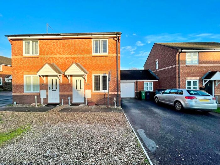 2 Bedroom Semi Detached House For Sale In Rews Meadow, Exeter, EX1