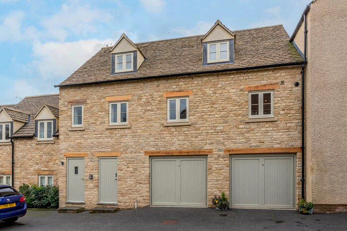 2 Bedroom Flat To Rent In The Crown, Tetbury, GL8