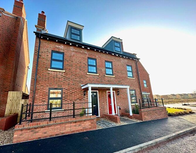 3 Bedroom Town House To Rent In Dart Avenue, Topsham, Exeter, EX2