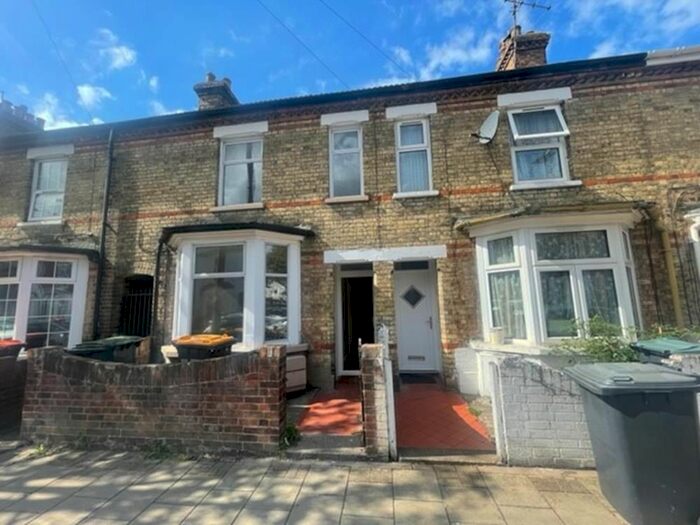 3 Bedroom Terraced House To Rent In Marlborough Road, Bedford, MK40