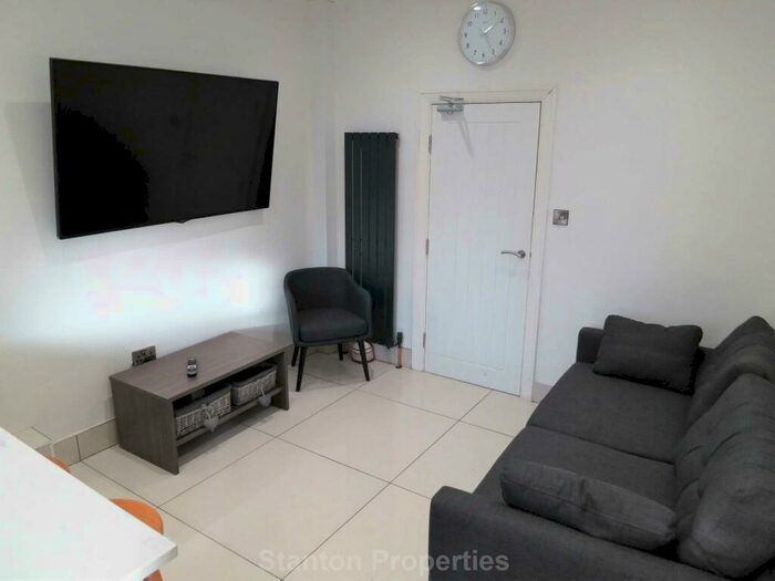 5 Bedroom Semi-Detached House To Rent In &#; Pppw Wellington Road, Fallowfield, M14