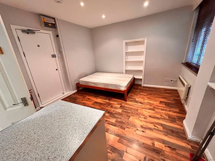 Studio To Rent In Queens Avenue, London, N10