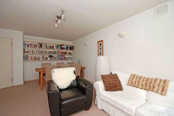 2 Bedroom Flat To Rent In Weimar Street, Putney, London, SW15