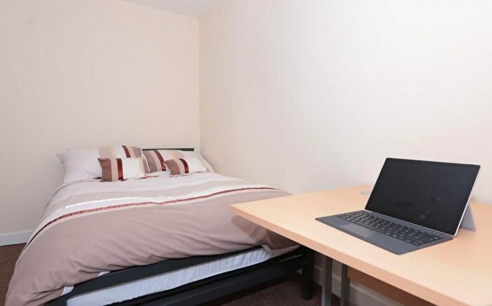 3 Bedroom Flat To Rent In Fitzwilliam Street, Sheffield, S1