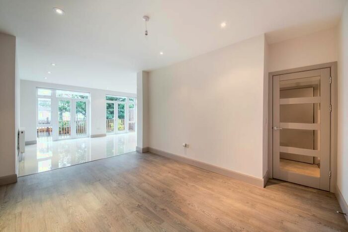 5 Bedroom Property To Rent In Montpelier Rise, Golders Green, NW11