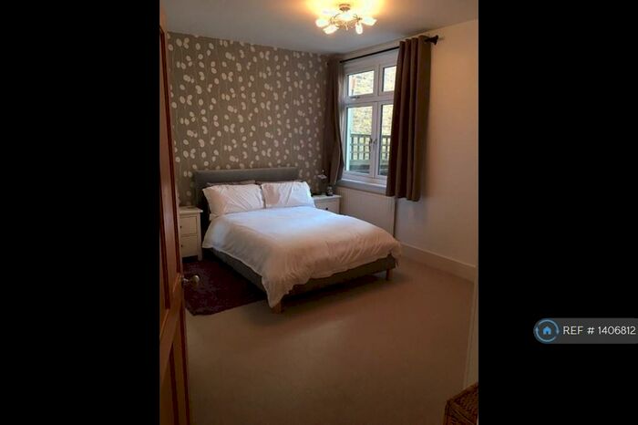 2 Bedroom Flat To Rent In Balham, London, SW12