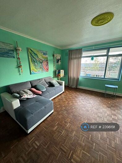 3 Bedroom Flat To Rent In Brecon Court, London, SE9