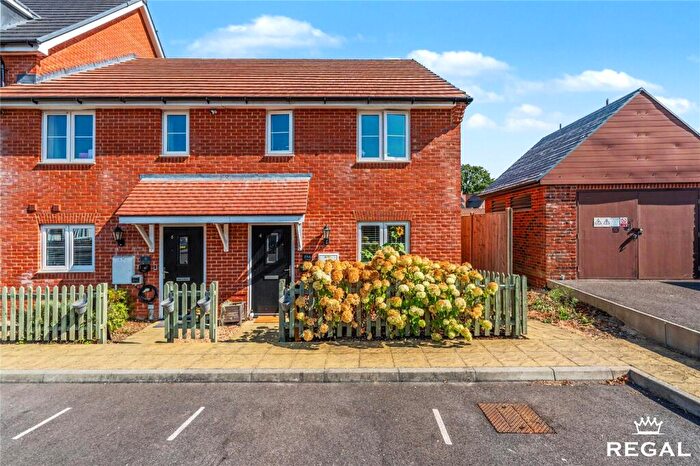 2 Bedroom End Of Terrace House For Sale In Chiltern Crescent, Fair Oak, SO50
