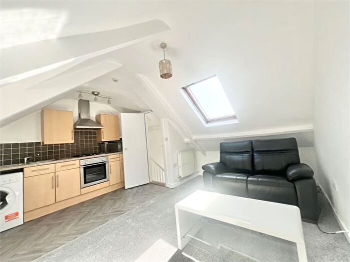 2 Bedroom Flat To Rent In Westbury Street, Swansea, SA1