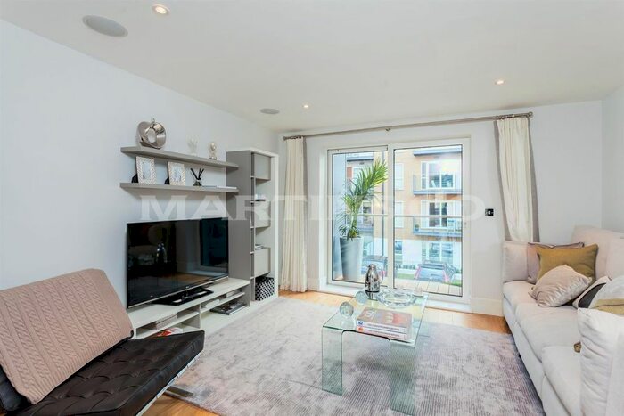 3 Bedroom Town House To Rent In Bromyard Avenue, London, W3