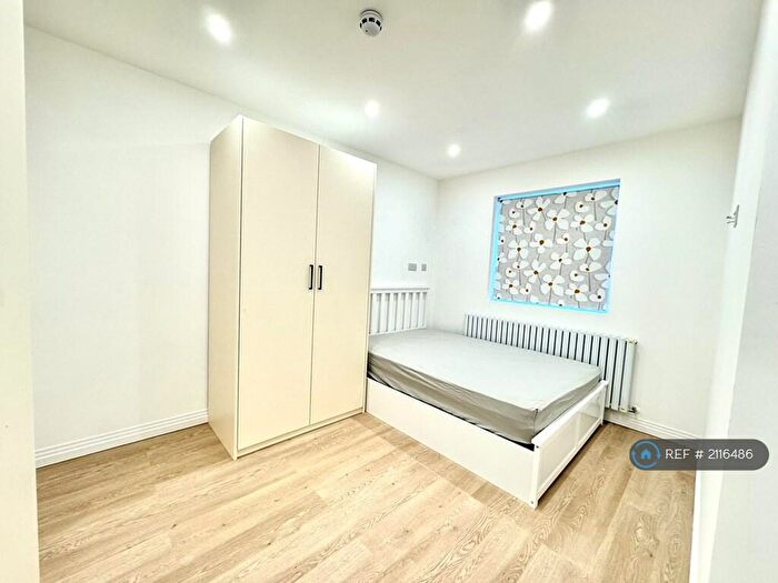 Studio To Rent In Beaulieu Drive, Pinner, HA5