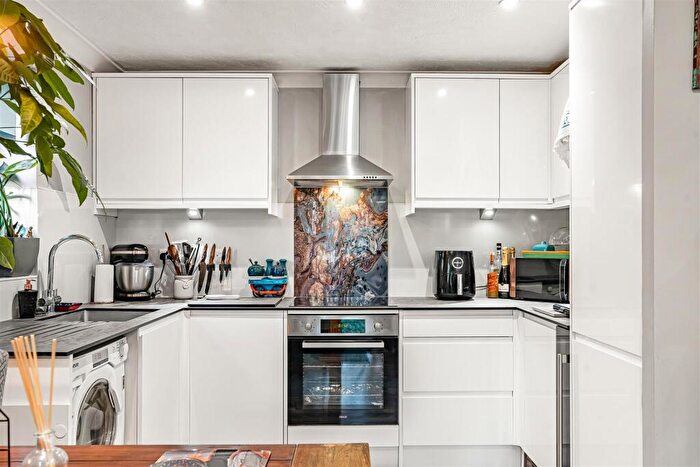 1 Bedroom Flat To Rent In Whelan Way, Wallington, SM6