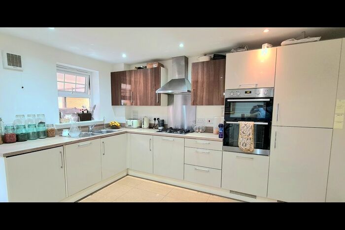4 Bedroom Terraced House To Rent In Renwick Drive, Bromley, BR2