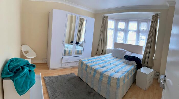 3 Bedroom Semi-Detached House To Rent In Stroud Gate, Harrow, HA2