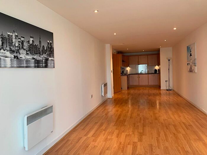 2 Bedroom Flat To Rent In Lancefield Quay, Glasgow, G3