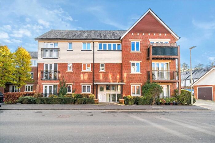 1 Bedroom Apartment For Sale In Willowbourne, Fleet, Hampshire, GU51